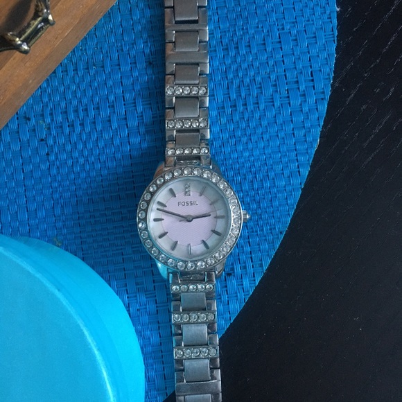 Fossil silver watch with matching jewelry set - Picture 5 of 6